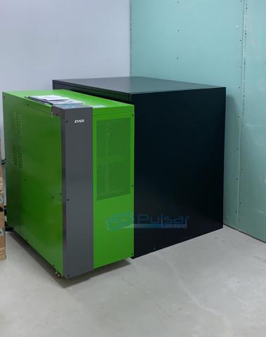 У Запорізькому онкодиспансері встановлено ДБЖ Ever Powerline 33 Green Lite 60 kVA (60кВА/45кВт) з 64 батареями EverExceed AM12-26 (12В/26Аг) для захисту лінійного прискорювача Elekta.
