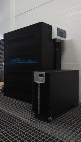 Підприємство Kronospan UA, Волинська обл., м. Нововолинськ Встановлено 2 ДБЖ NetPRO UPS 3315XL (15кВА/15кВт) з акумуляторами Ostar OP 12-35 в батарейних шафах C20 і C40. ДБЖ забезпечують можливість при відключенні електрики без зупинки виробництва переключитися на роботу від генераторів.